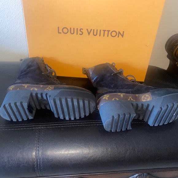 Shoes - Picture 1 of 4